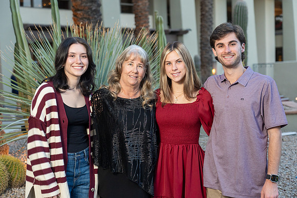 AronsonFamily2024-144-74104153