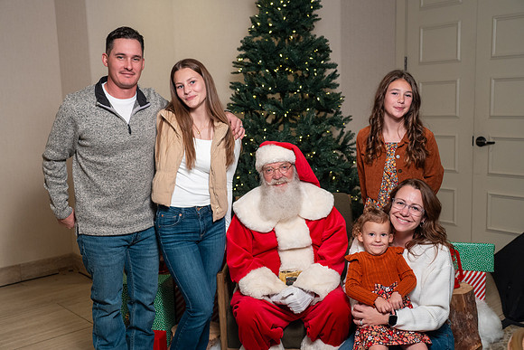 AronsonFamily2024-177-74104249
