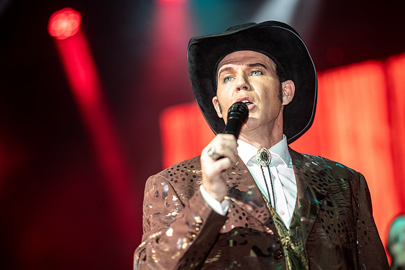 084-country show-205918