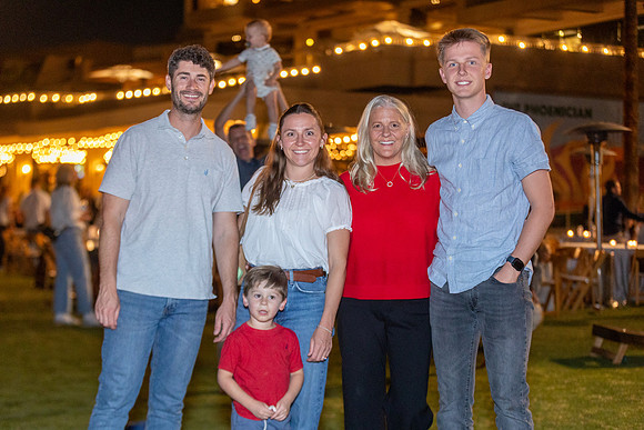 325-HuntsmanFamilyNov2025-9688
