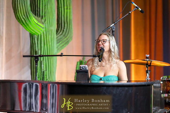 5-www.HarleyBonham.com-9339