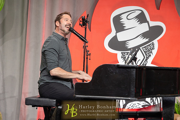 12-www.HarleyBonham.com-9359