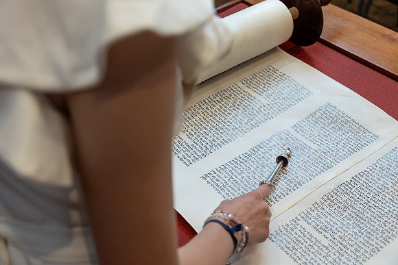 38-LucyMitzvah-Ceremony-7488