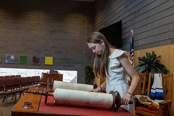 36-LucyMitzvah-Ceremony-7486