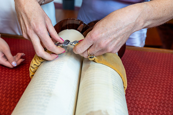24-LucyMitzvah-Ceremony-7474
