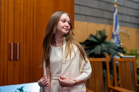 75-LucyMitzvah-Ceremony-4453