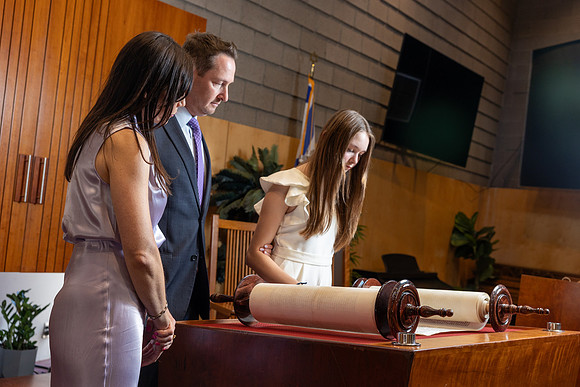 52-LucyMitzvah-Ceremony-7504