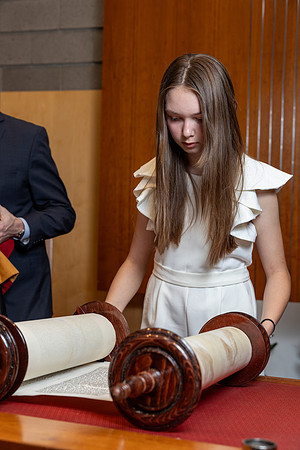 56-LucyMitzvah-Ceremony-7507