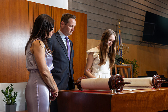 53-LucyMitzvah-Ceremony-7506