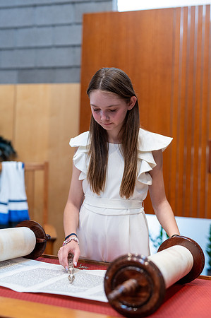 35-LucyMitzvah-Ceremony-4401