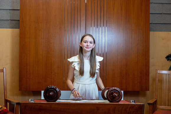 41-LucyMitzvah-Ceremony-7492