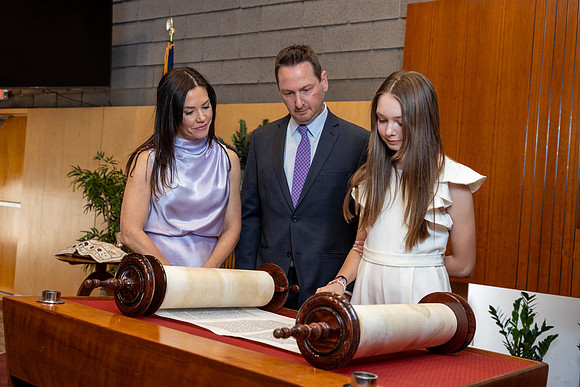 49-LucyMitzvah-Ceremony-7499