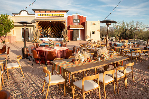 21-LoewsDecorFeb24-5259