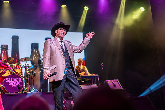 034-country show-100569