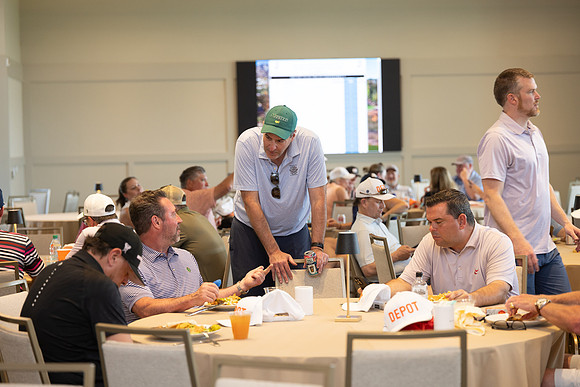 18-HomeDepot-Golf-LunchAwards-8082
