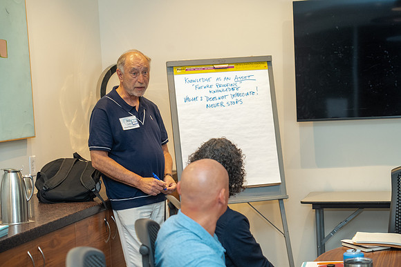 67-ServiceInnovation-74204693