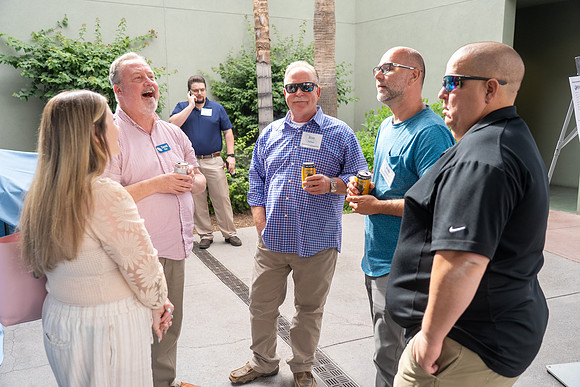 128-ServiceInnovation-74204805