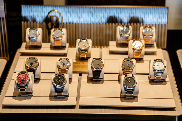 100-Parmigiani-4056