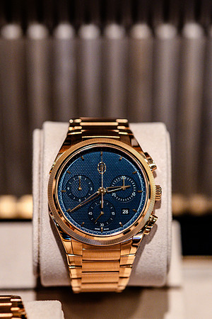 095-Parmigiani-4050