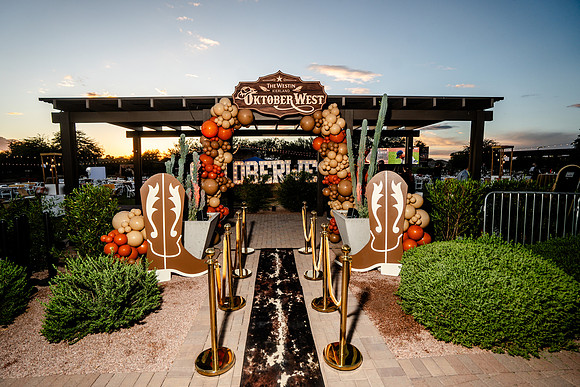 001-OktoberWest2026-74106196