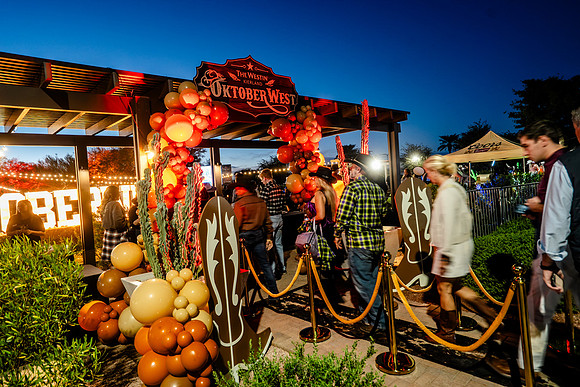 025-OktoberWest2026-74106227