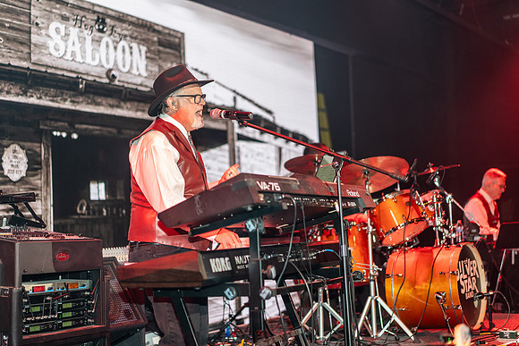 048-country show-100581