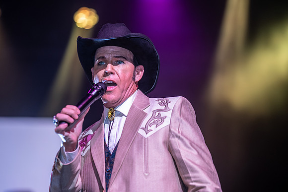 039-country show-205827