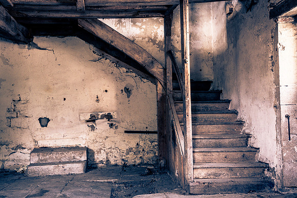 Abandoned house in Beaune