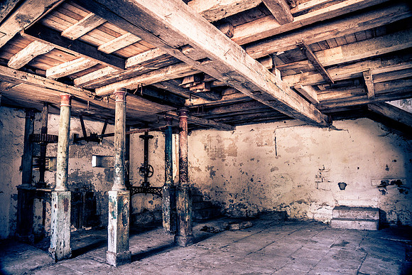 Abandoned house in Beaune