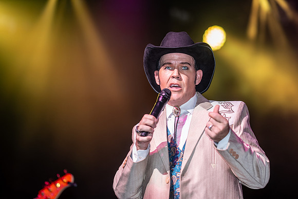 035-country show-205817
