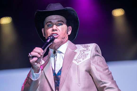 040-country show-205828