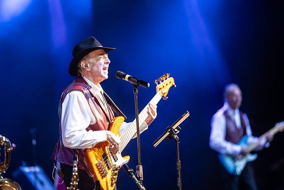 044-country show-205831