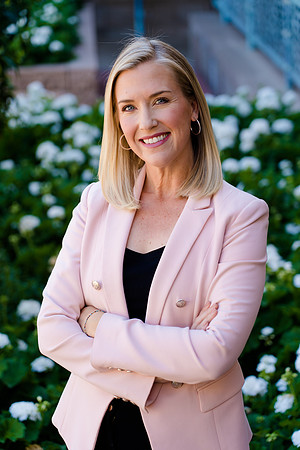 002-Emily White-74103233