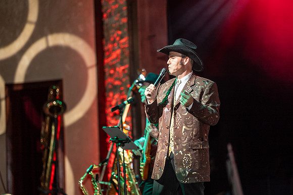 090-country show-205922
