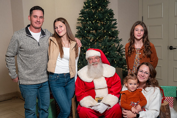 AronsonFamily2024-178-74104250