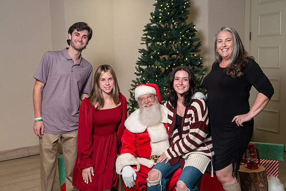 AronsonFamily2024-184-74104270