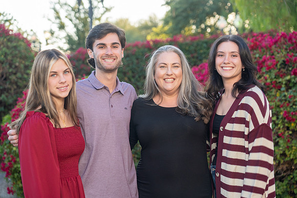 AronsonFamily2024-72-74103939