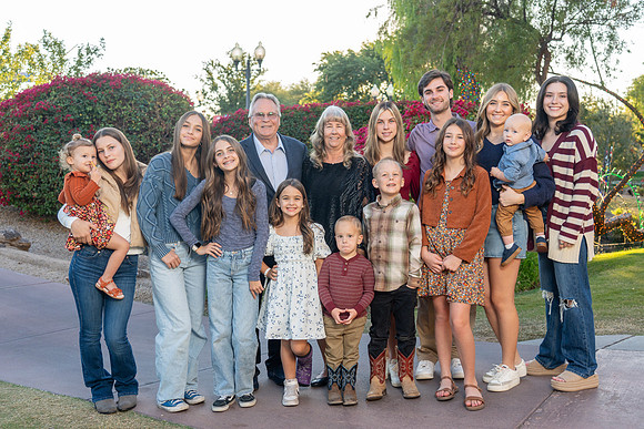 AronsonFamily2024-82-74103975
