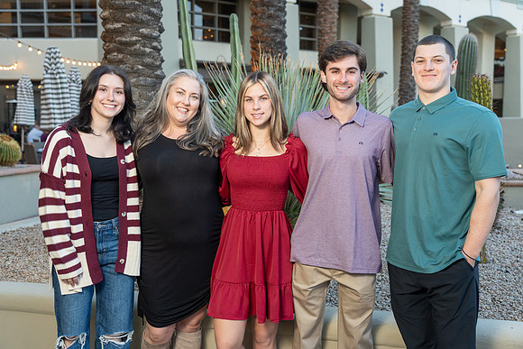 AronsonFamily2024-125-74104105