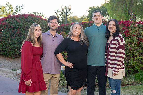 AronsonFamily2024-71-74103936