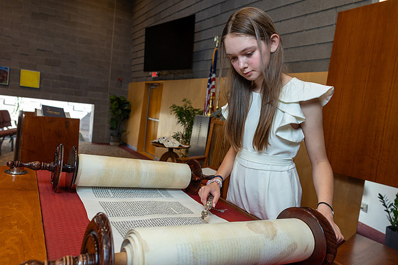 27-LucyMitzvah-Ceremony-7477