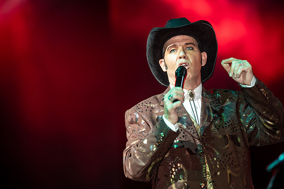 083-country show-205916