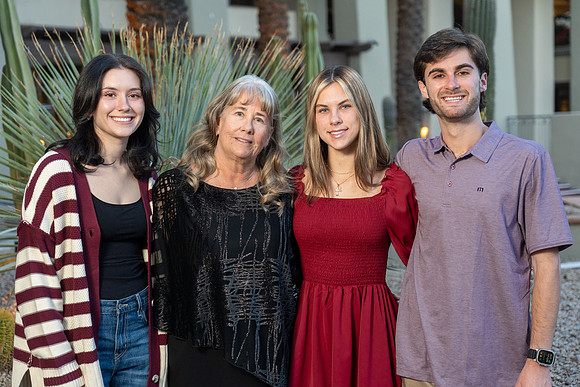 AronsonFamily2024-143-74104151