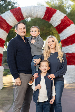 AronsonFamily2024-16-74103726
