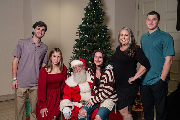 AronsonFamily2024-183-74104267