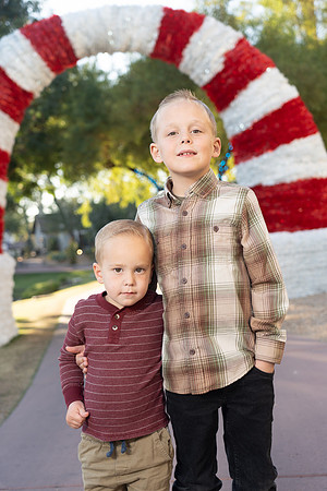 AronsonFamily2024-12-74103715