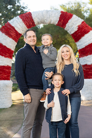 AronsonFamily2024-15-74103724