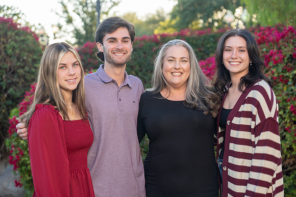 AronsonFamily2024-73-74103941