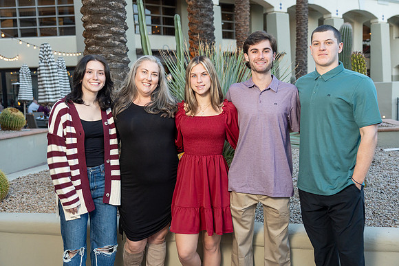 AronsonFamily2024-124-74104103