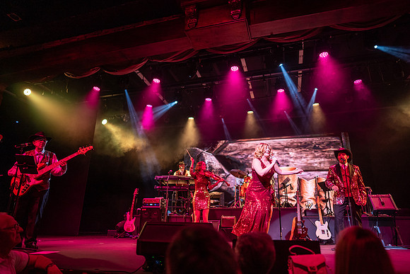 002-country show-100514